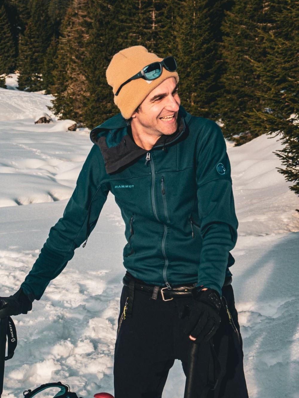 Portrait en montagne, raquettes aux pieds